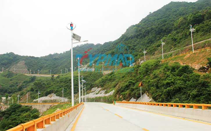 深圳碧嶺三洲田路風(fēng)光互補路燈工程-深圳市泰瑪風(fēng)光能源科技有限公司