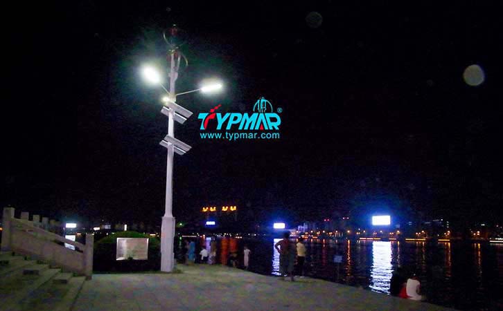 惠州景區(qū)江邊工程 風力發(fā)電機夜景